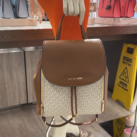 Michael Kors Backpack Bag Phoebe Medium Flap Drawstring Backpack 
Vanilla 
NWT - Picture 16 of 16